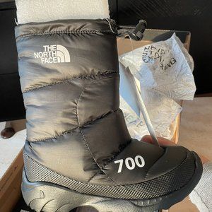 Women's North Face Nuptse 700Snow Boots Size 5 US